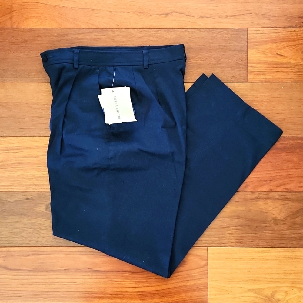 NWT Vintage Liz Claiborne Liz Sport Navy blue trousers. Size 6P.